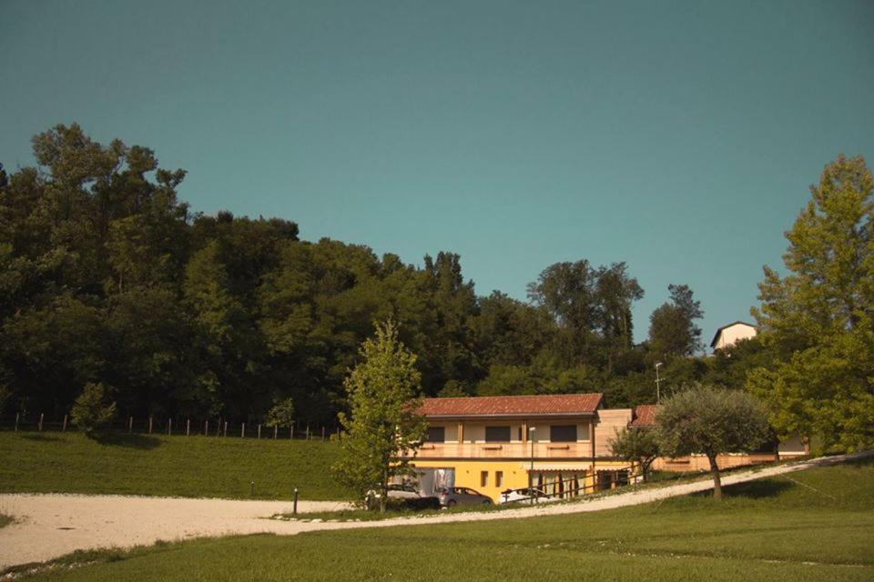 Nikolas' Valley Cornuda Buitenkant foto