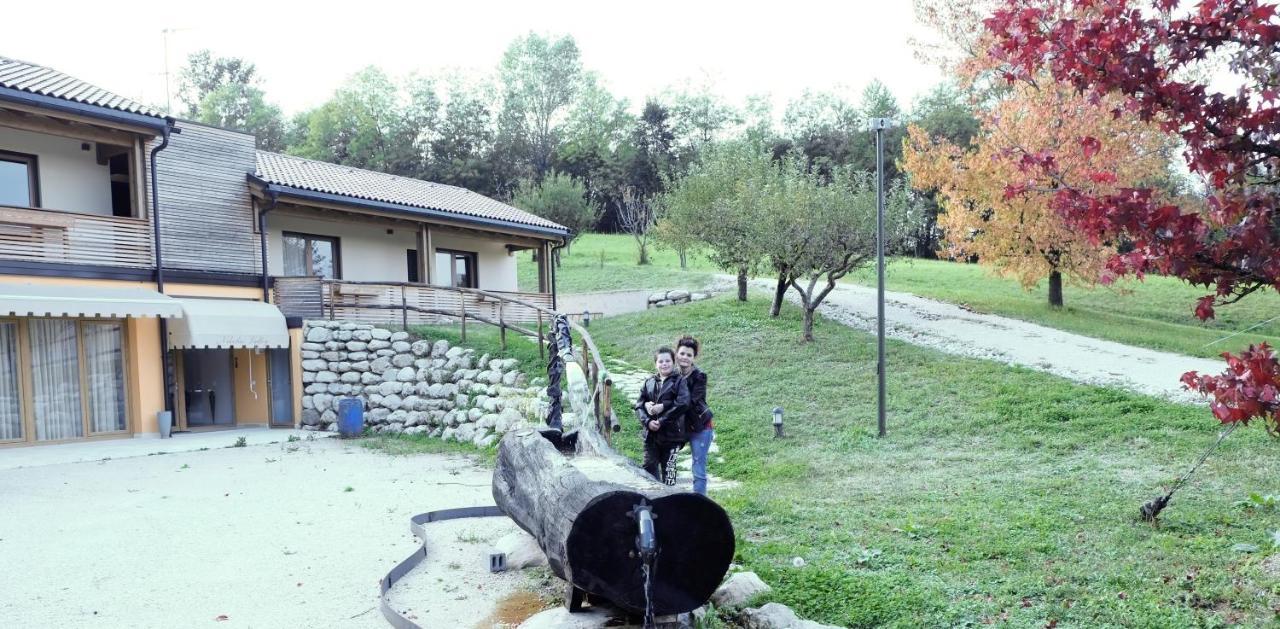 Nikolas' Valley Cornuda Buitenkant foto