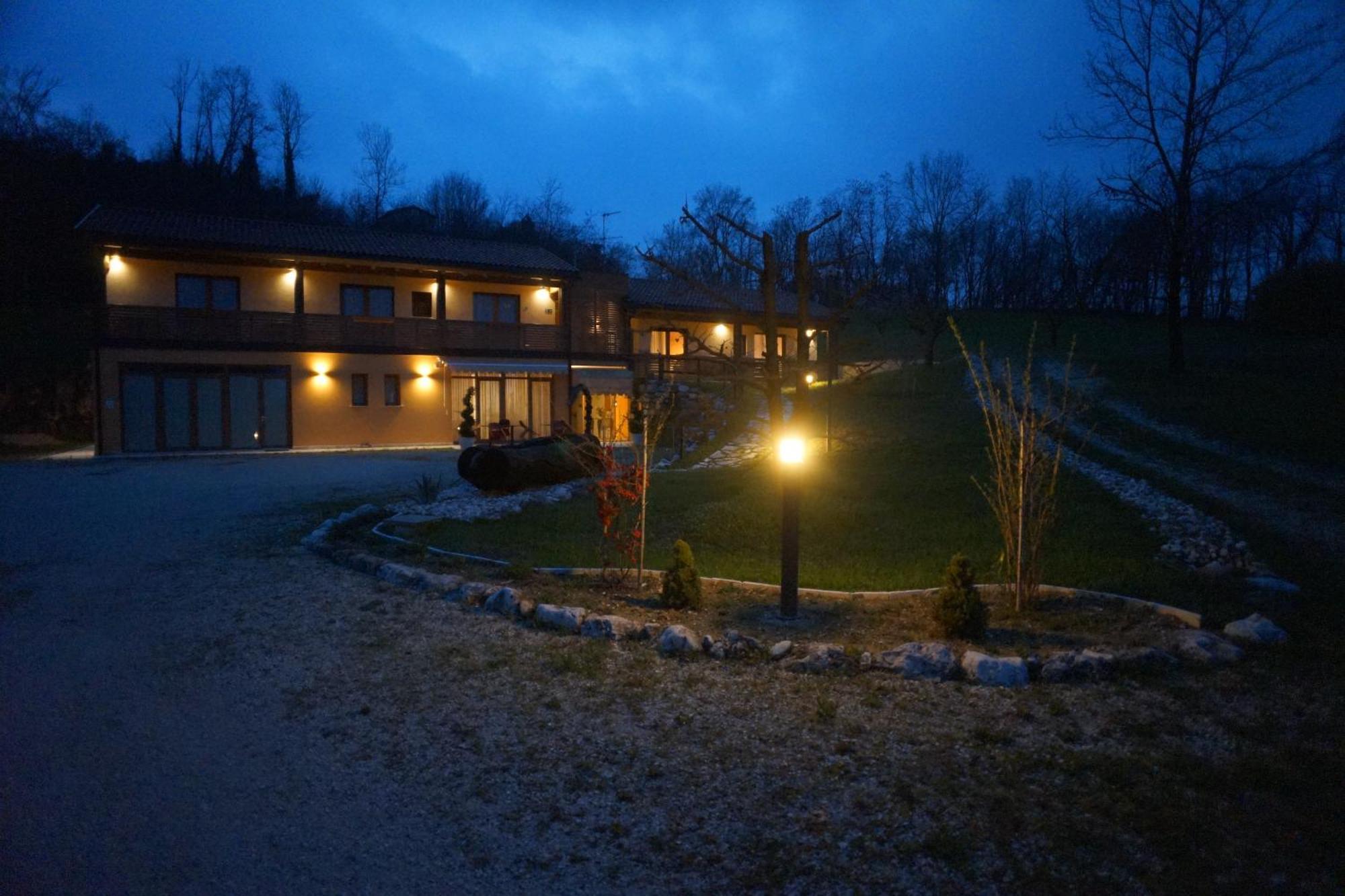Nikolas' Valley Cornuda Buitenkant foto